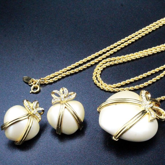 Joan Rivers Contemporary Puff Heart Beige Necklace Earrings Set - Picture 5 of 12